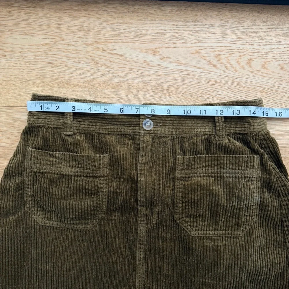 Madewell Corduroy A-Line Front pocket Mini Skirt front  in Olive  Green - 4 - Picture 9 of 13